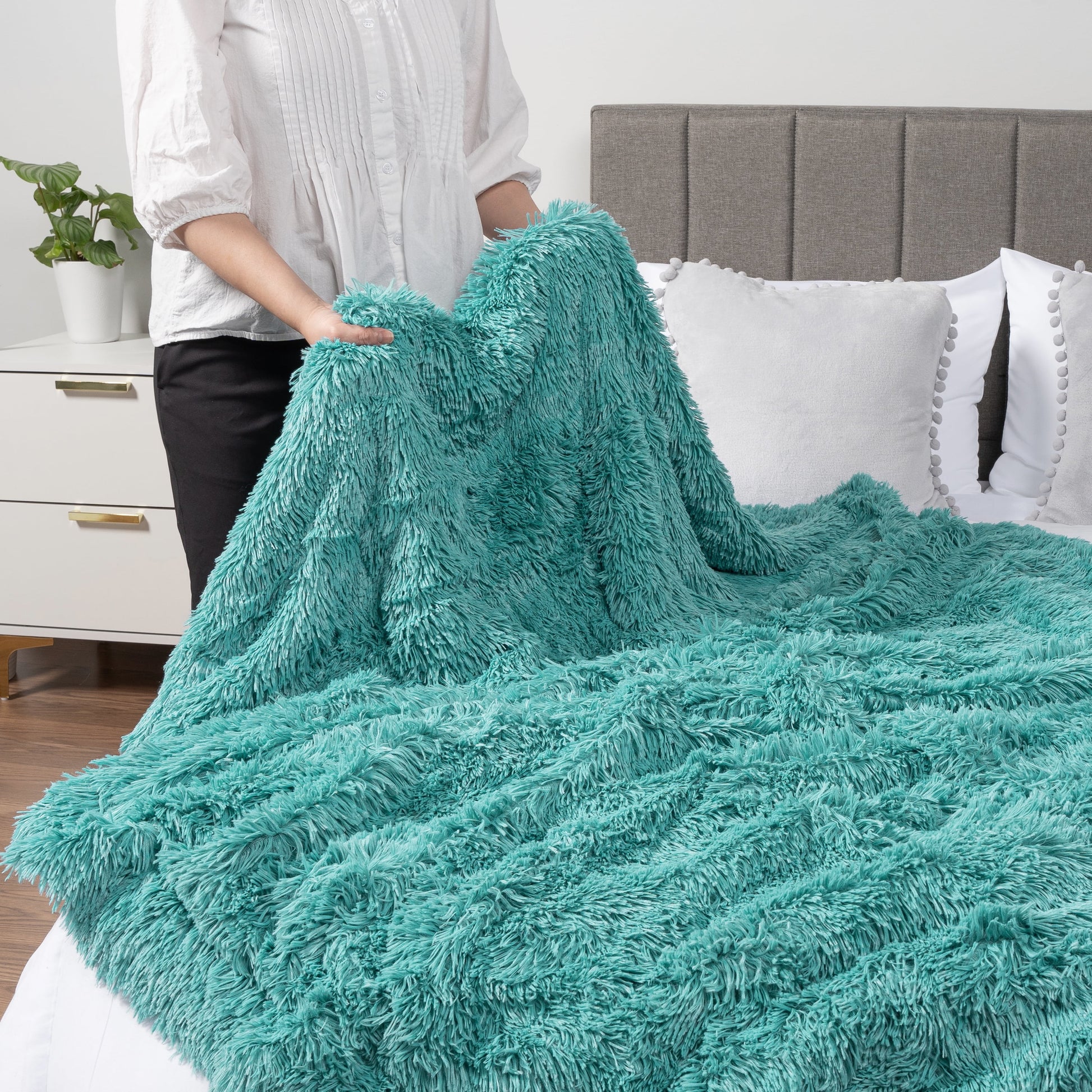 Teal Green Fluffy Throw Blanket for Couch, Fuzzy Blanket for Women Men, Furry Plush Warm Blanket Bed Sofa, Super Soft Thick Faux Fur Sherpa Blanket Throw, 50X60