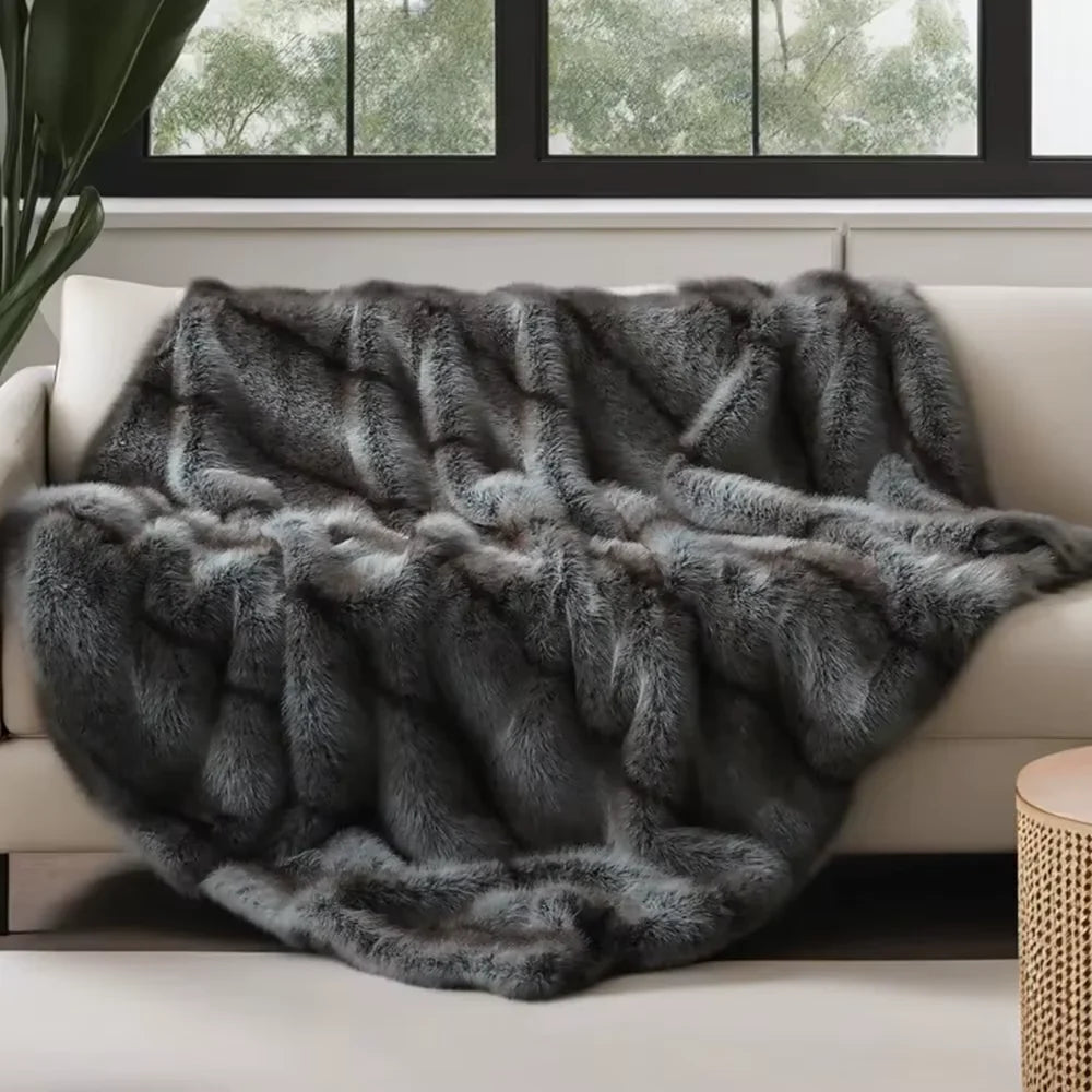 High-End Faux Fur Blanket - Elegant Plaid Design for Beds and Sofas, Ideal for Home Decoration and Comfort