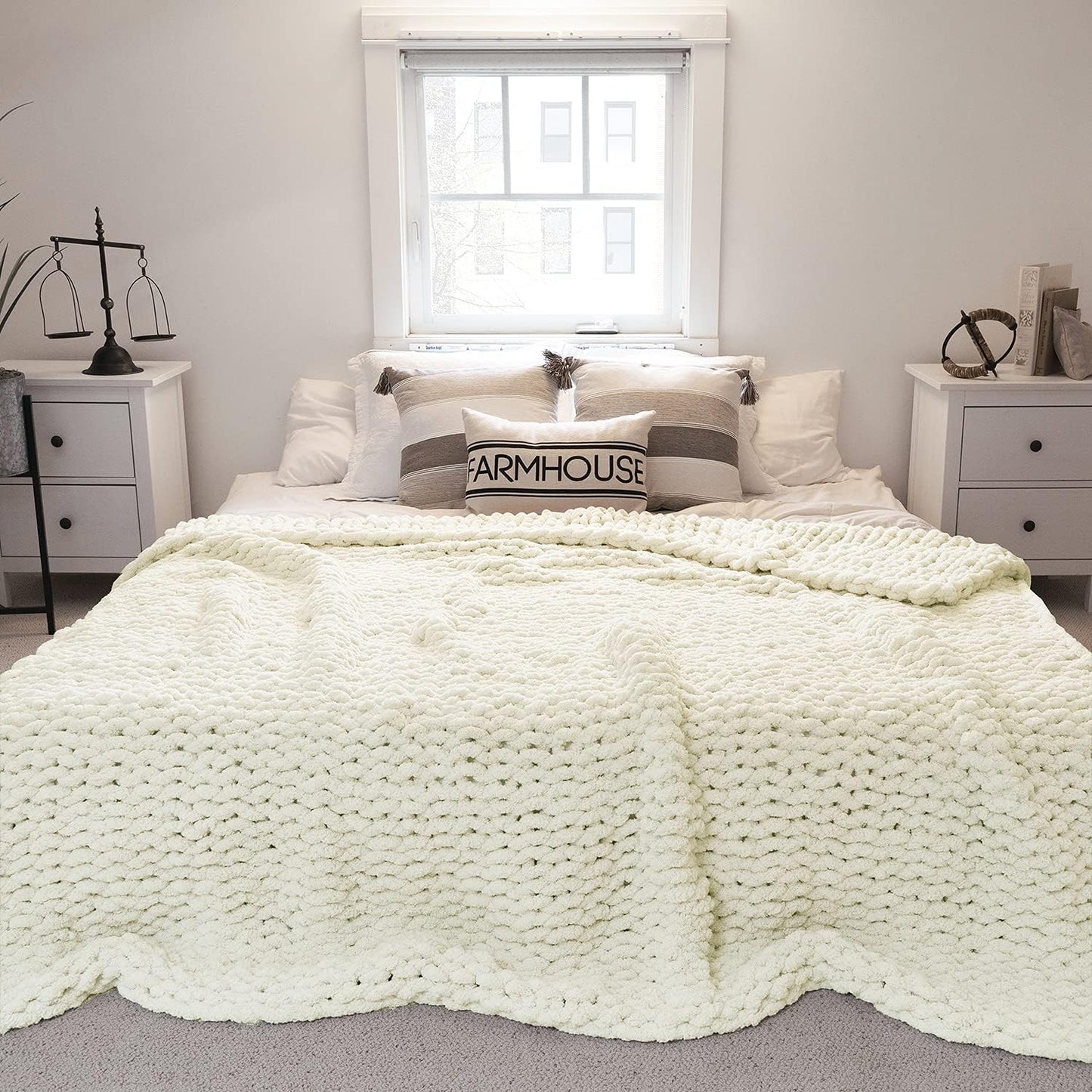 Chunky Knit Blanket Handmade Soft Throw Blanket Cozy and Warm Cable Knit Blanket for Sofa ＆Home Decor, Milk White 47''X60''