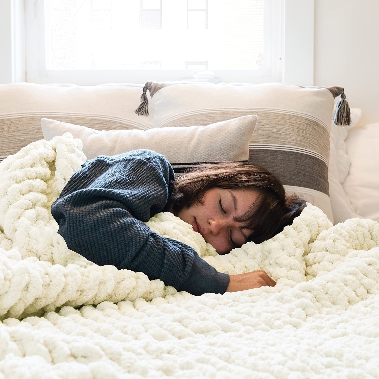 Chunky Knit Blanket Handmade Soft Throw Blanket Cozy and Warm Cable Knit Blanket for Sofa ＆Home Decor, Milk White 47''X60''