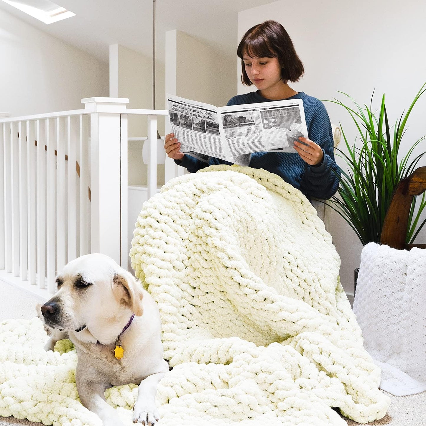 Chunky Knit Blanket Handmade Soft Throw Blanket Cozy and Warm Cable Knit Blanket for Sofa ＆Home Decor, Milk White 47''X60''