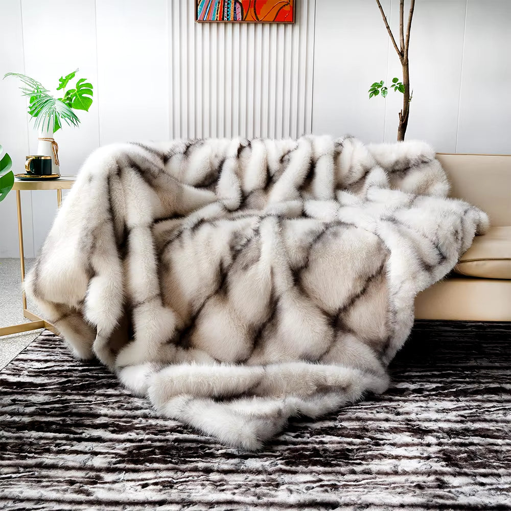 High-End Faux Fur Blanket - Elegant Plaid Design for Beds and Sofas, Ideal for Home Decoration and Comfort